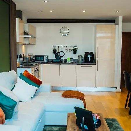Apartment Luxury Riverside Balcony Retreat - Centre Leeds (West Yorkshire)