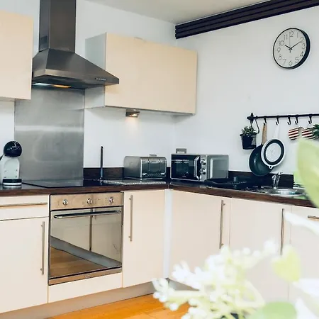 Apartment Luxury Riverside Balcony Retreat - Centre Leeds (West Yorkshire)