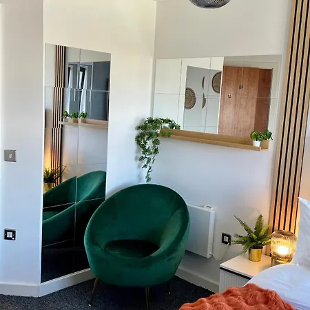 Apartment Luxury Riverside Balcony Retreat - Centre